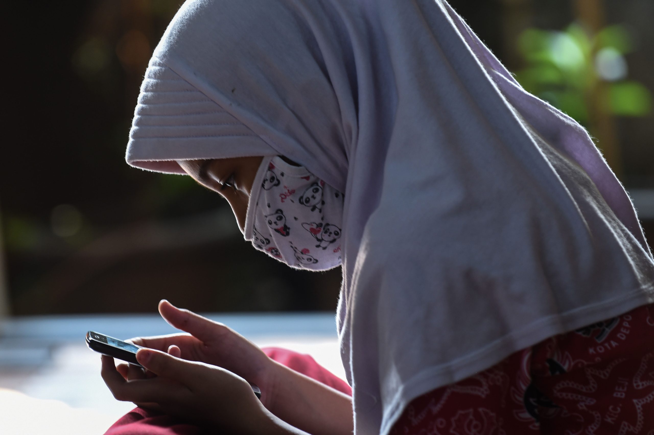 Muslim Jakarta Girls Porn - Indonesia will enforce laws on content moderation with tight response time  and harsh fines, documents show - Rest of World